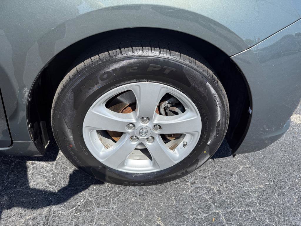 Used 2014 Toyota Sienna LE image 23