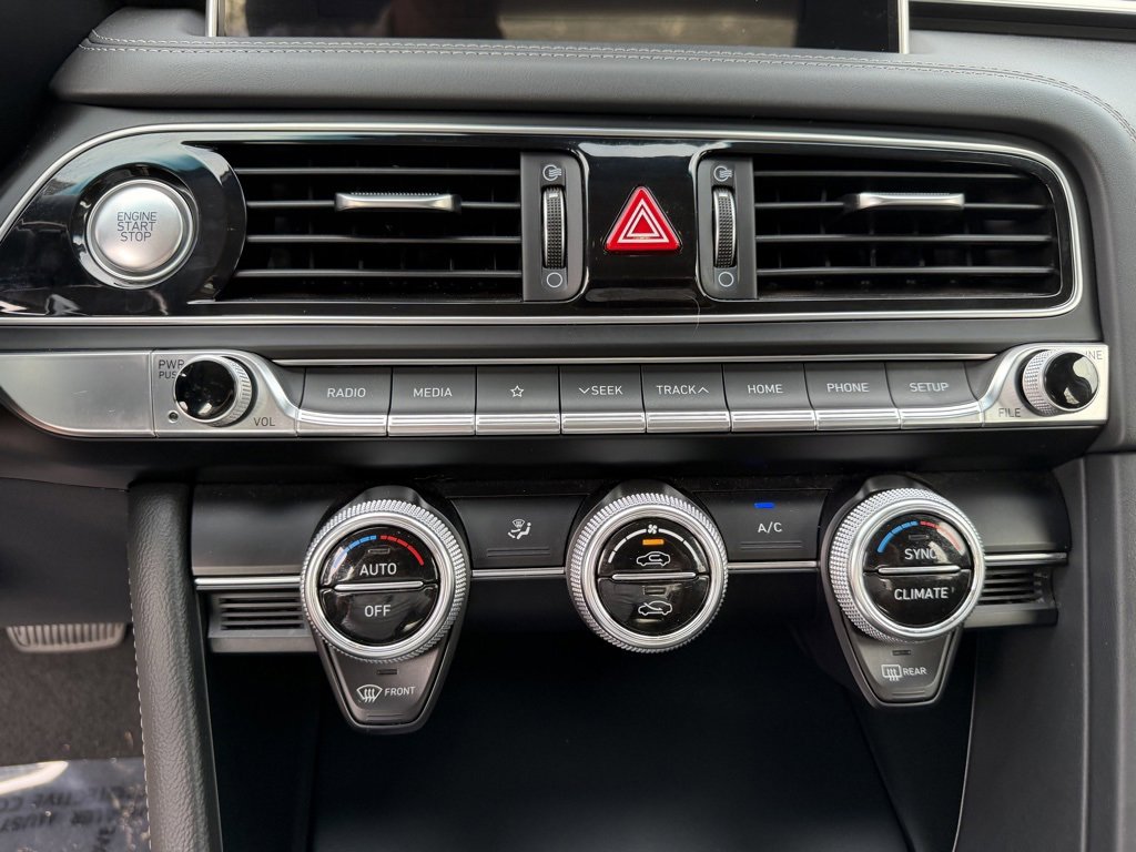 Used 2021 Genesis G70 2.0T image 25