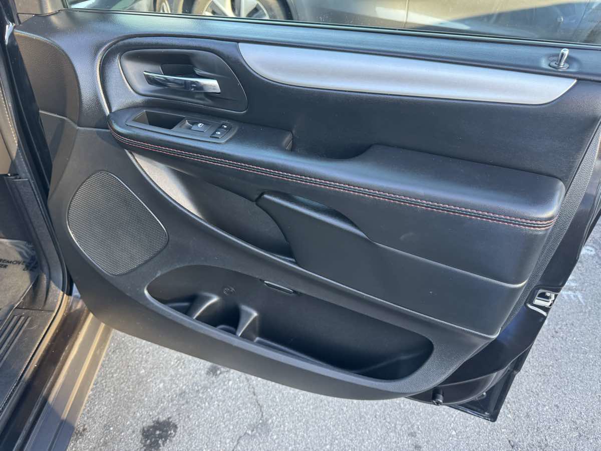 Used 2019 Dodge Grand Caravan GT image 9