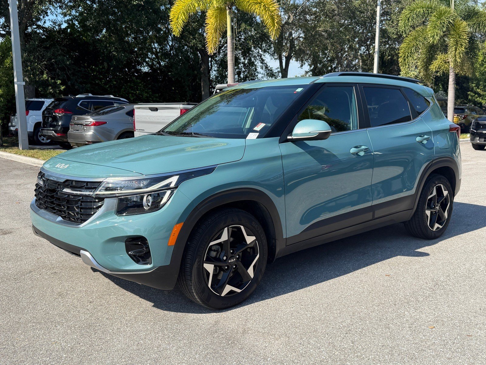 Certified 2024 Kia Seltos EX FWD image 3