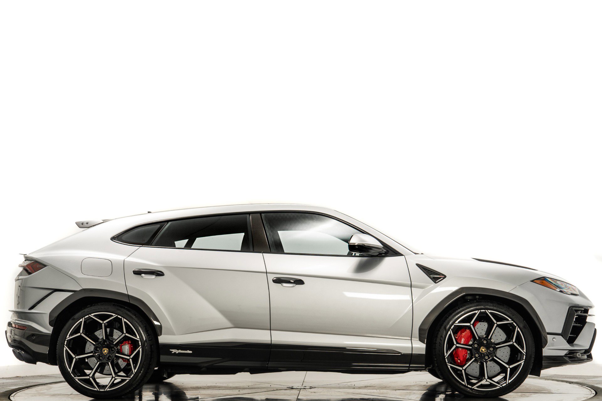 Used 2024 Lamborghini Urus Performante image 2