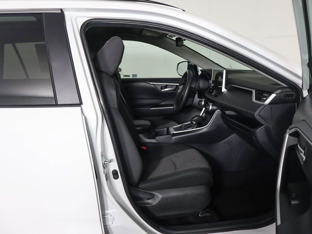Used 2025 Toyota RAV4 XLE AWD/4WD image 28
