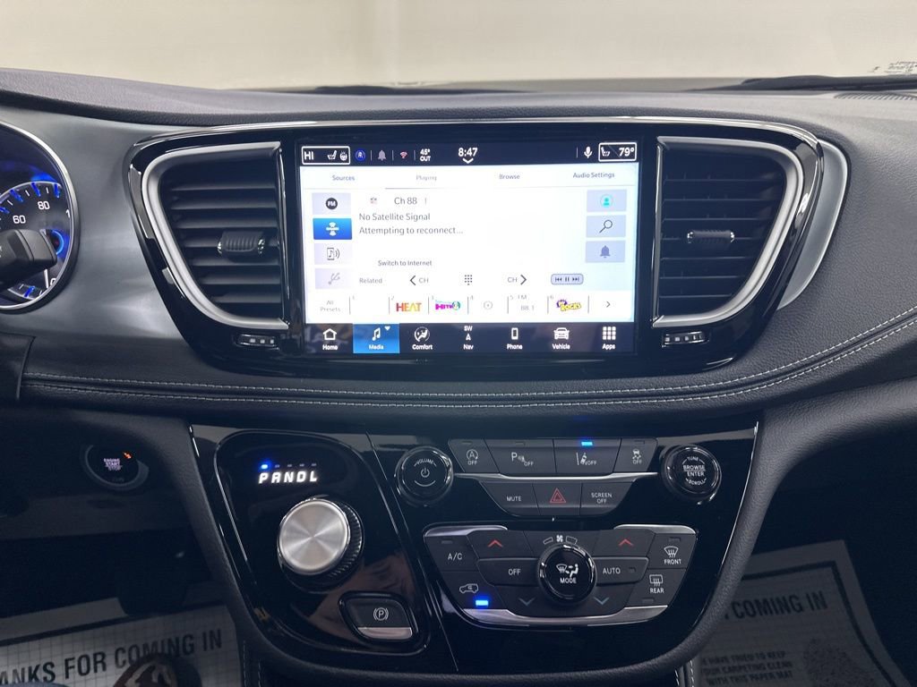 New 2026 Chrysler Pacifica Limited image 36