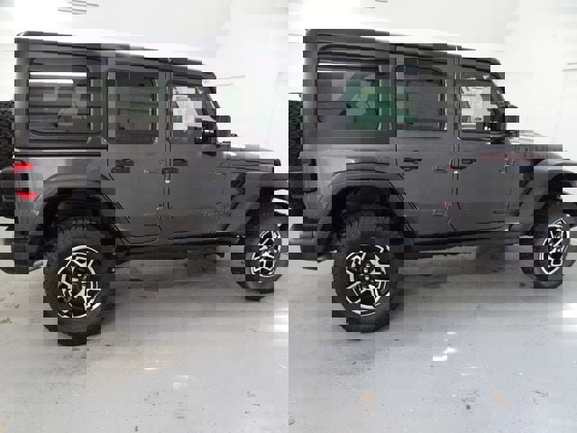 Certified 2024 Jeep Wrangler Unlimited Rubicon w/ Capability Package image 21