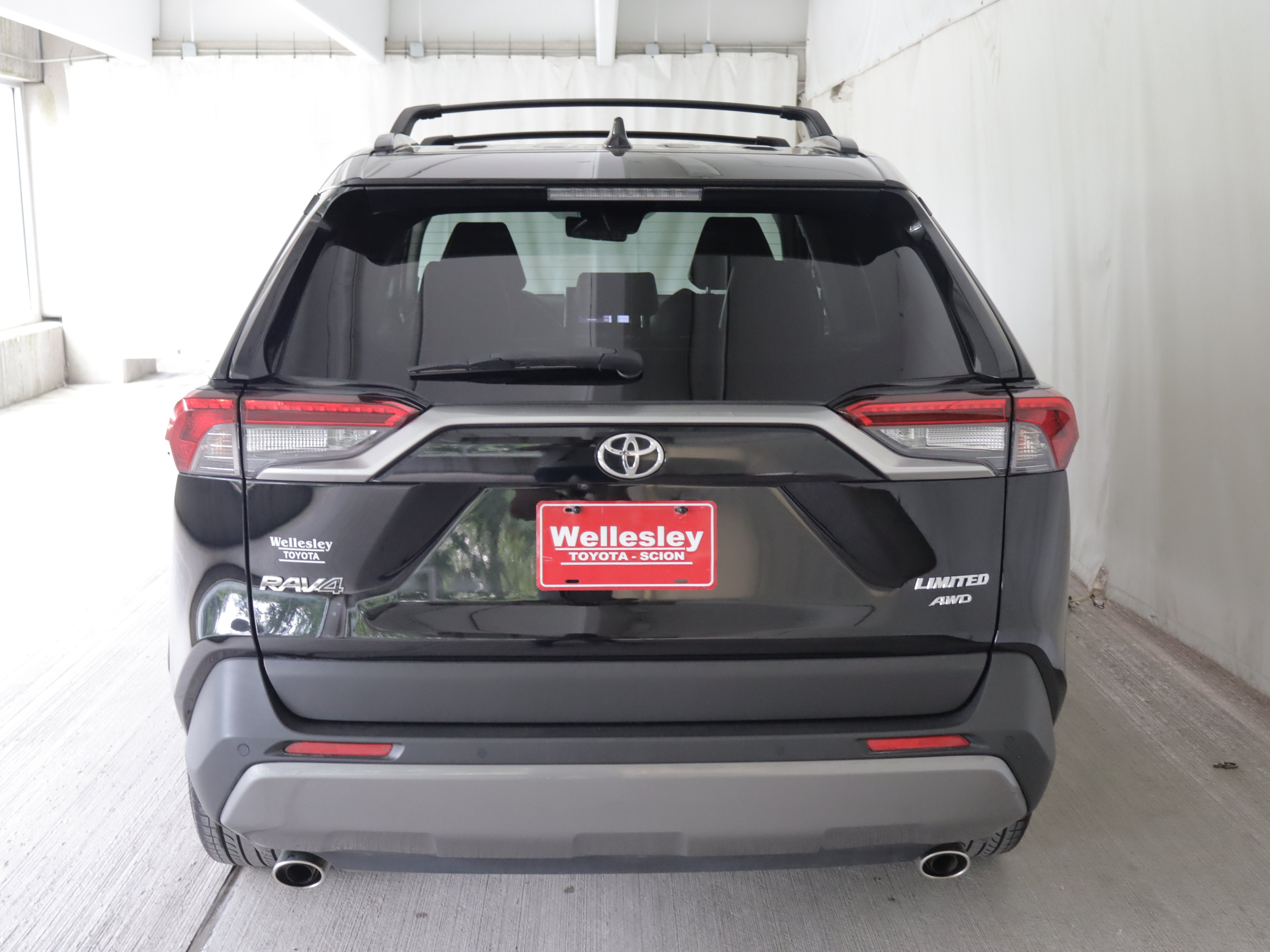 Used 2019 Toyota RAV4 Limited w/ Advanced Technology Package AWD/4WD image 27