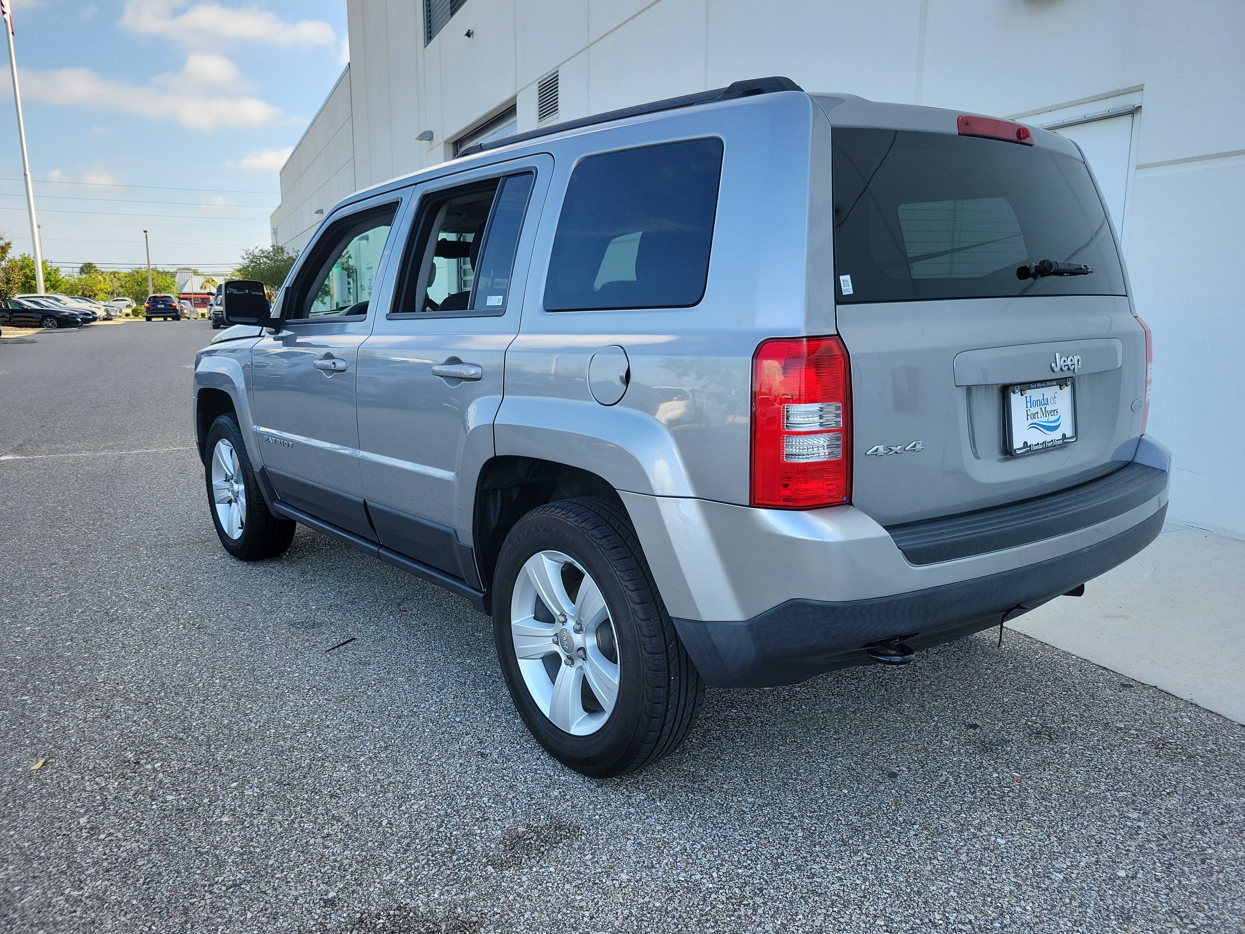 Used 2014 Jeep Patriot Latitude w/ All Weather Capability Group AWD/4WD image 4