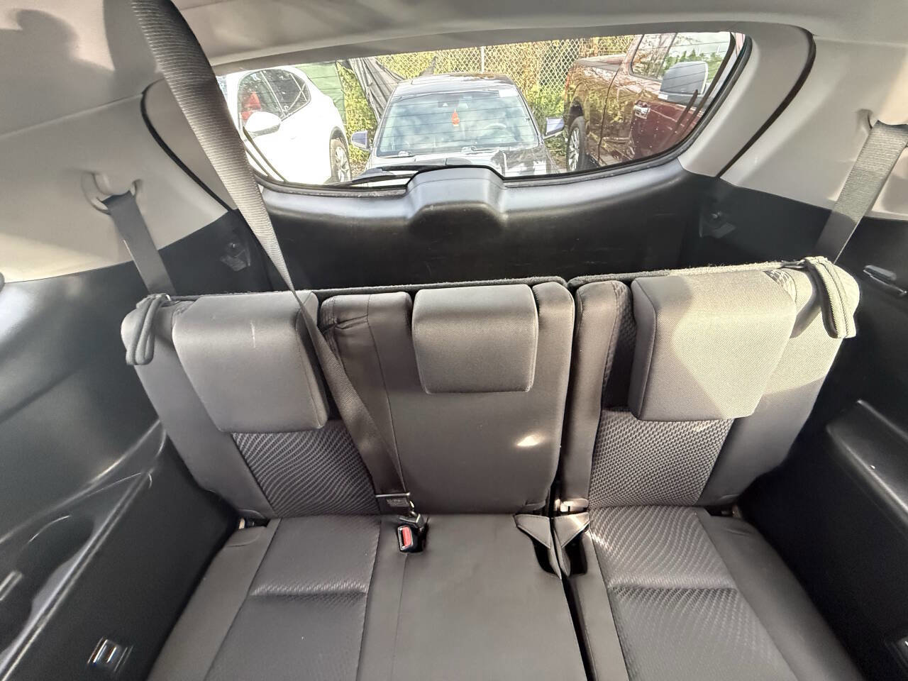 Used 2015 Toyota Highlander LE image 10