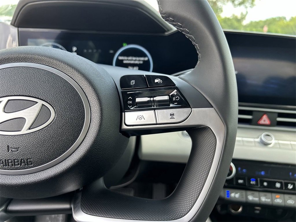 New 2025 Hyundai Elantra Limited image 27