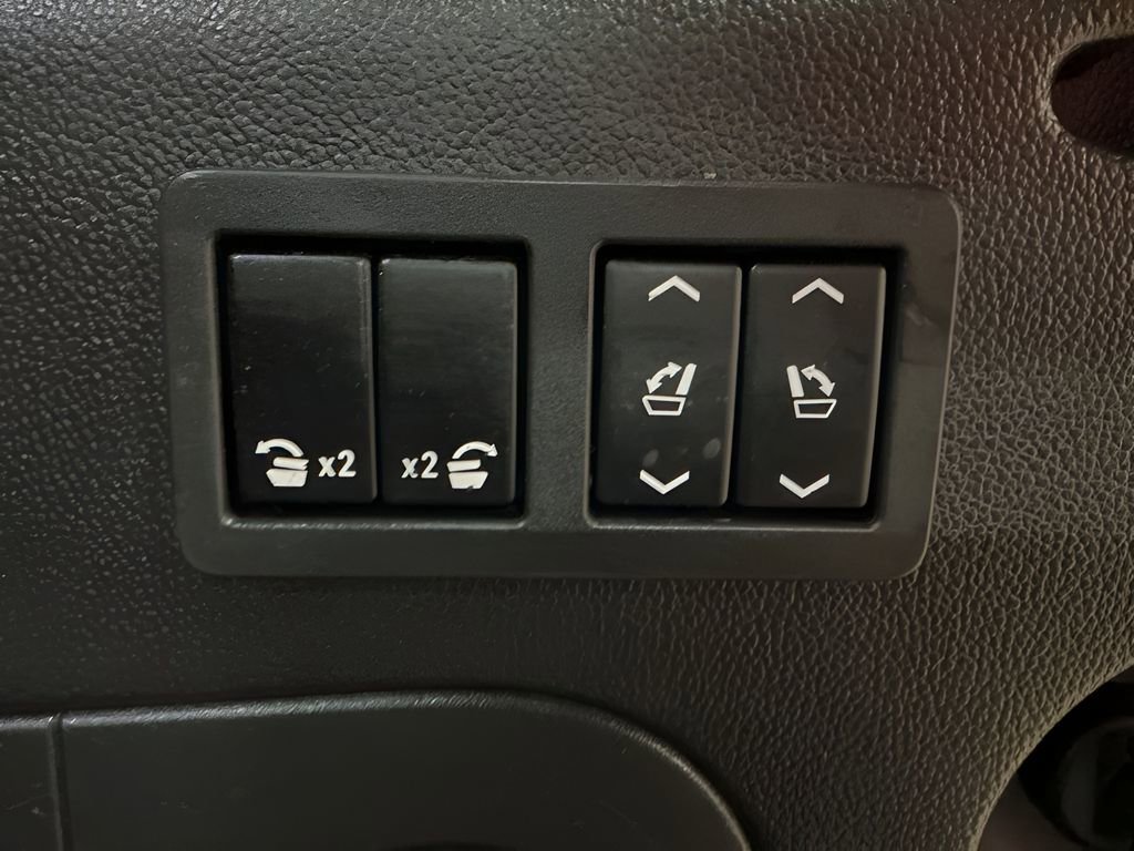Used 2015 GMC Yukon XL SLT w/ Open Road Package image 9