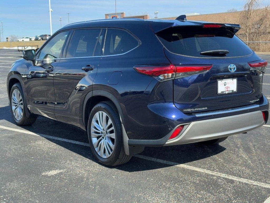 Used 2023 Toyota Highlander Platinum image 8
