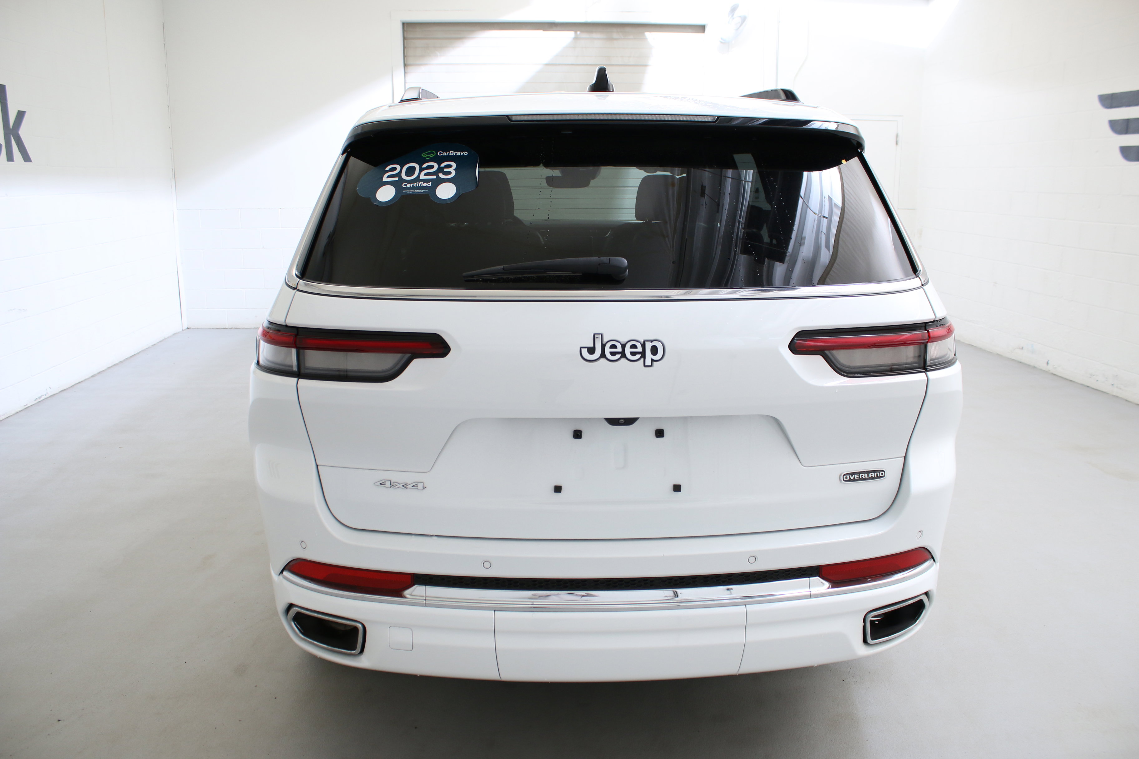 Used 2023 Jeep Grand Cherokee L Overland w/ MOPAR Finishing Package AWD/4WD image 8