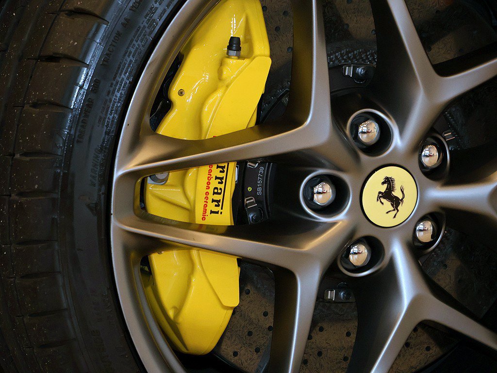 Certified 2026 Ferrari Roma Spider RWD image 17
