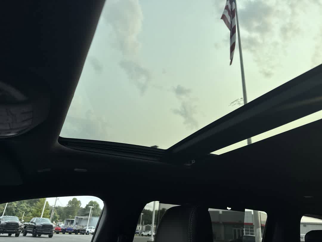 New 2026 Chrysler Pacifica Limited w/ S Appearance Package image 22