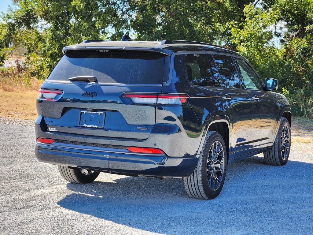 New 2027 Jeep Grand Cherokee L Summit w/ Obsidian Package AWD/4WD image 4