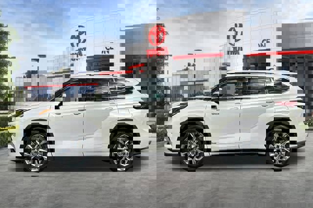 Used 2021 Toyota Highlander Limited image 8