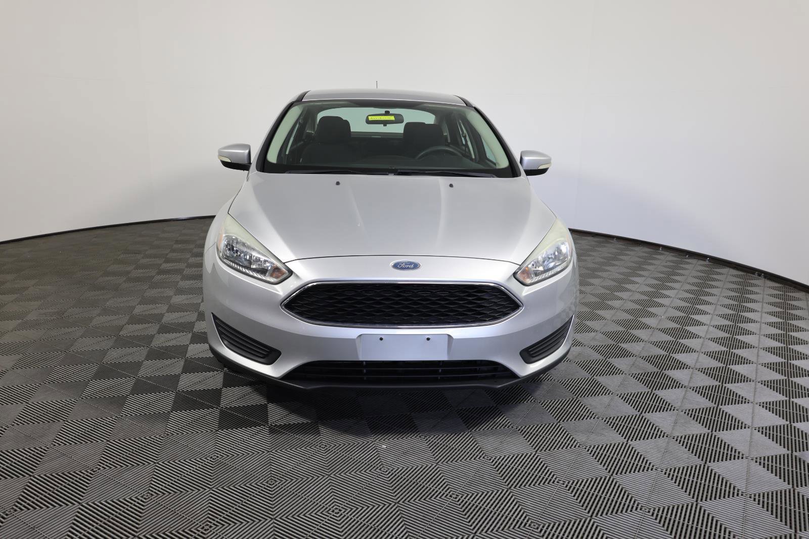 Used 2017 Ford Focus SE FWD image 2
