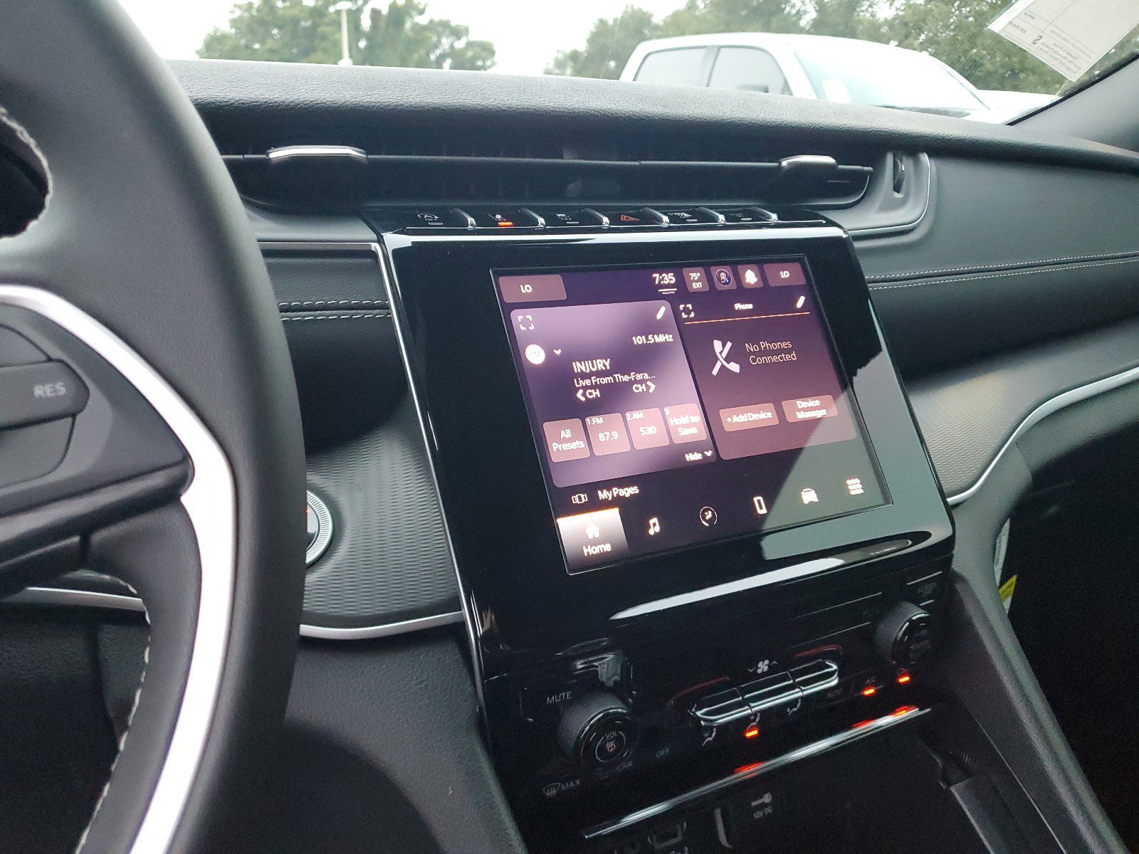 New 2025 Jeep Grand Cherokee Laredo image 22