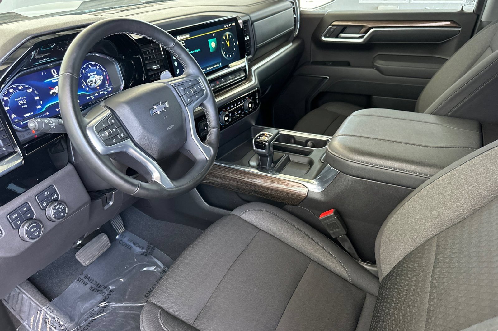 Used 2025 Chevrolet Silverado 1500 LT Trail Boss w/ LPO, Dark Essentials Package AWD/4WD image 10