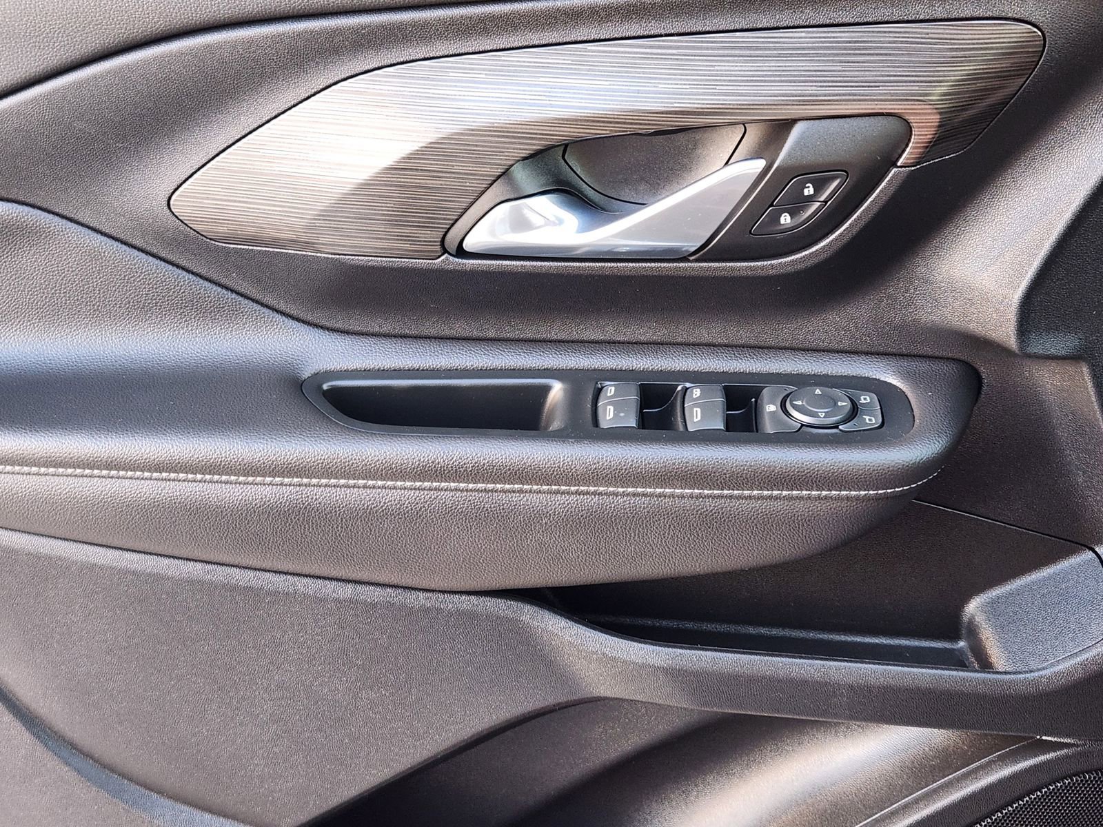 Used 2022 GMC Terrain SLE w/ Driver Convenience Package image 25