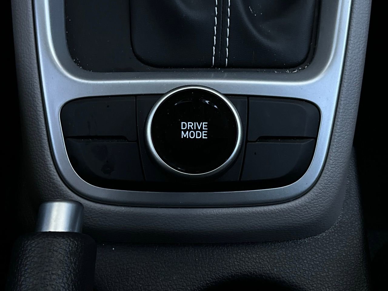 Used 2025 Hyundai Venue SEL image 23