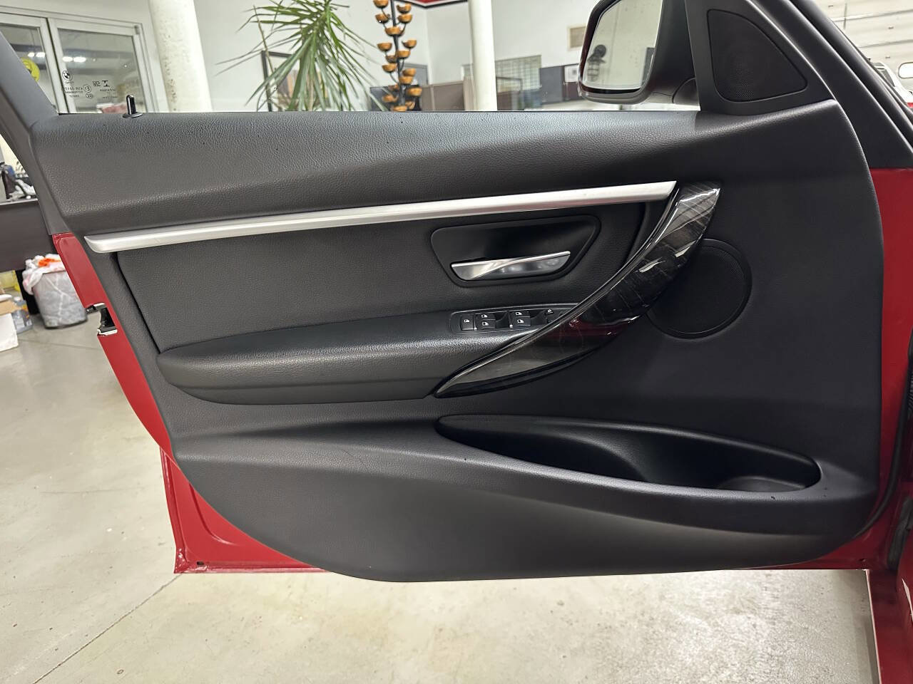 Used 2018 BMW 330i xDrive 330i xDrive AWD 4dr Sedan image 10