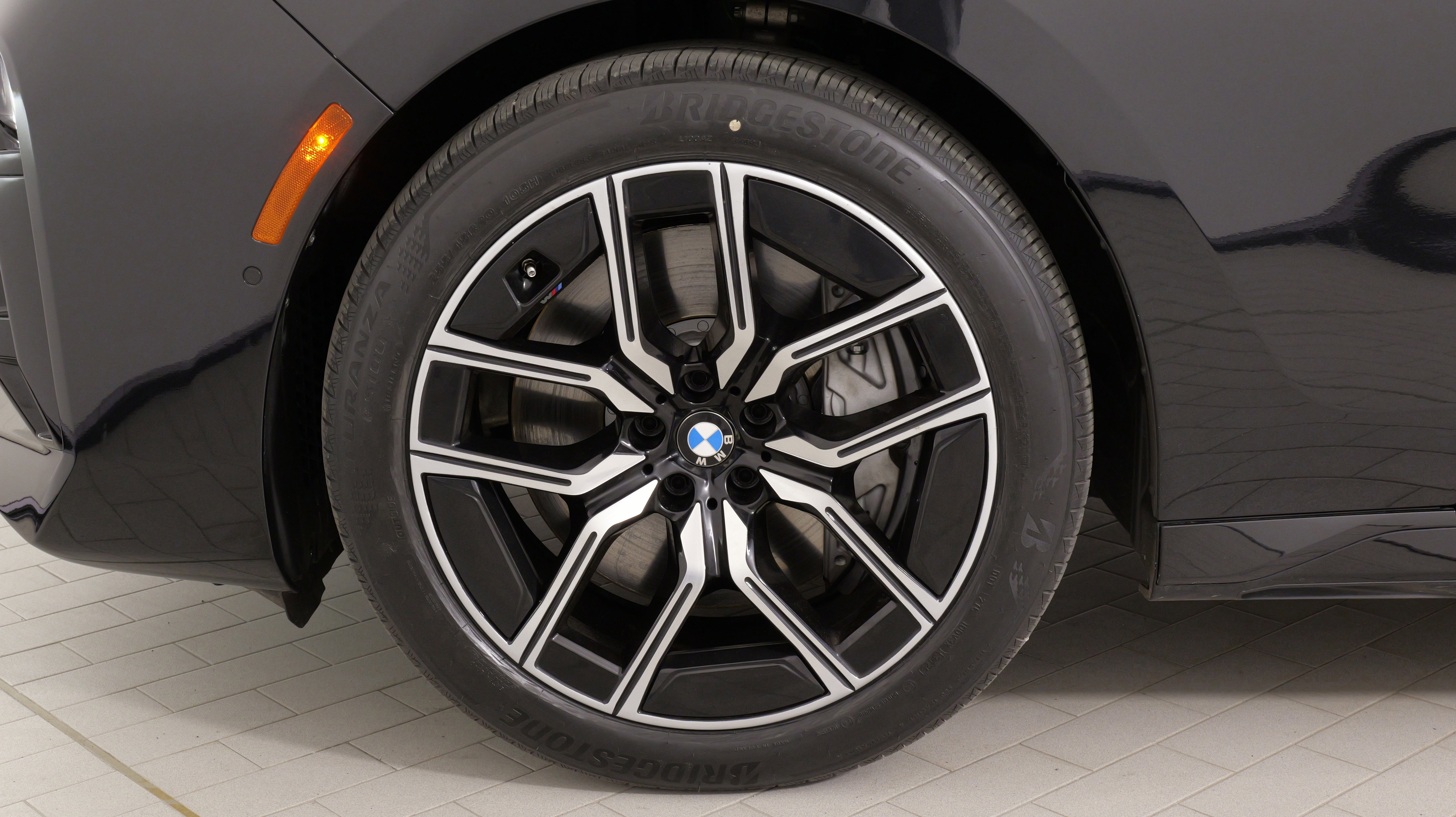 Used 2023 BMW 760i xDrive image 59