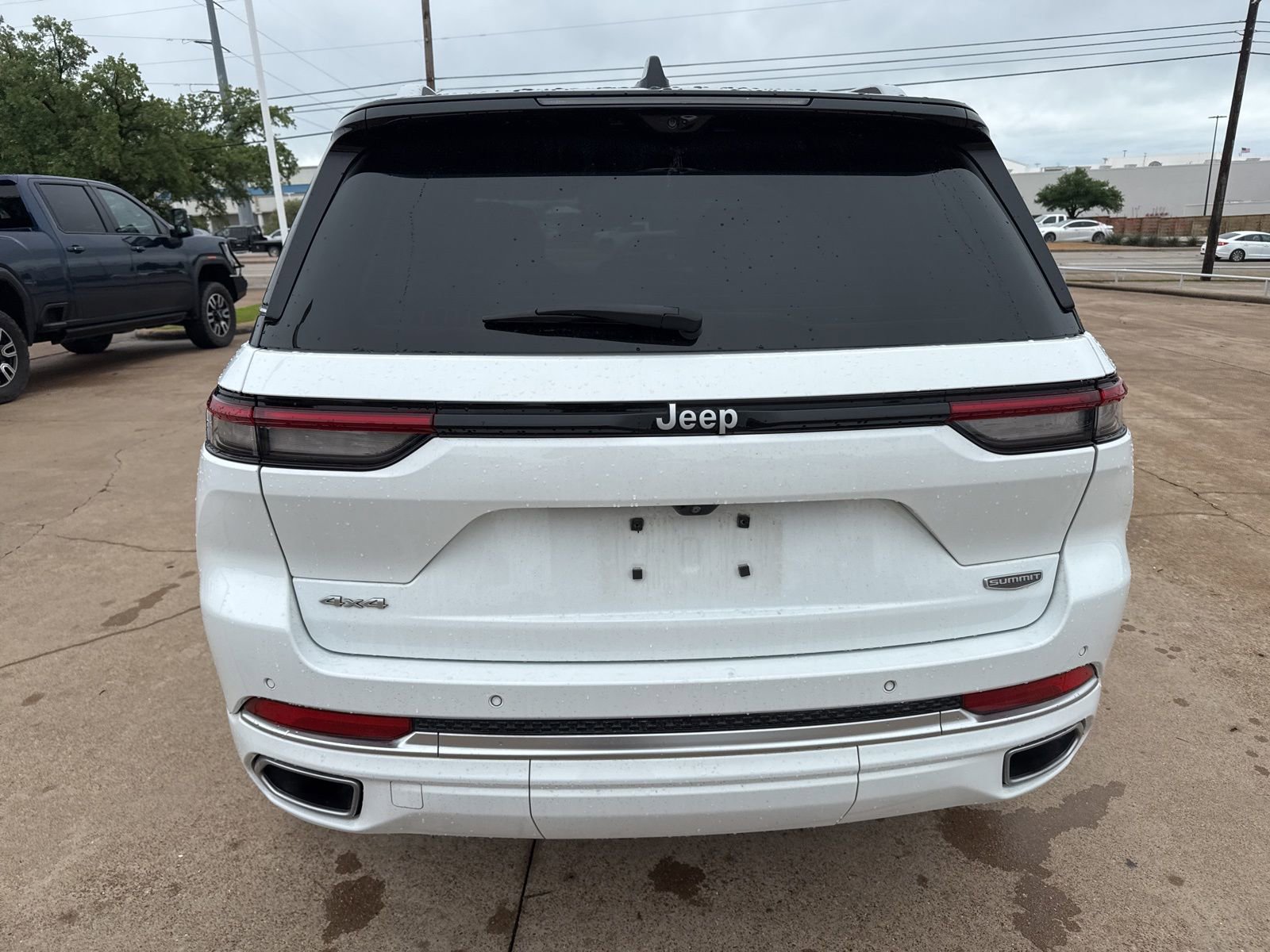 Used 2023 Jeep Grand Cherokee Summit AWD/4WD image 6