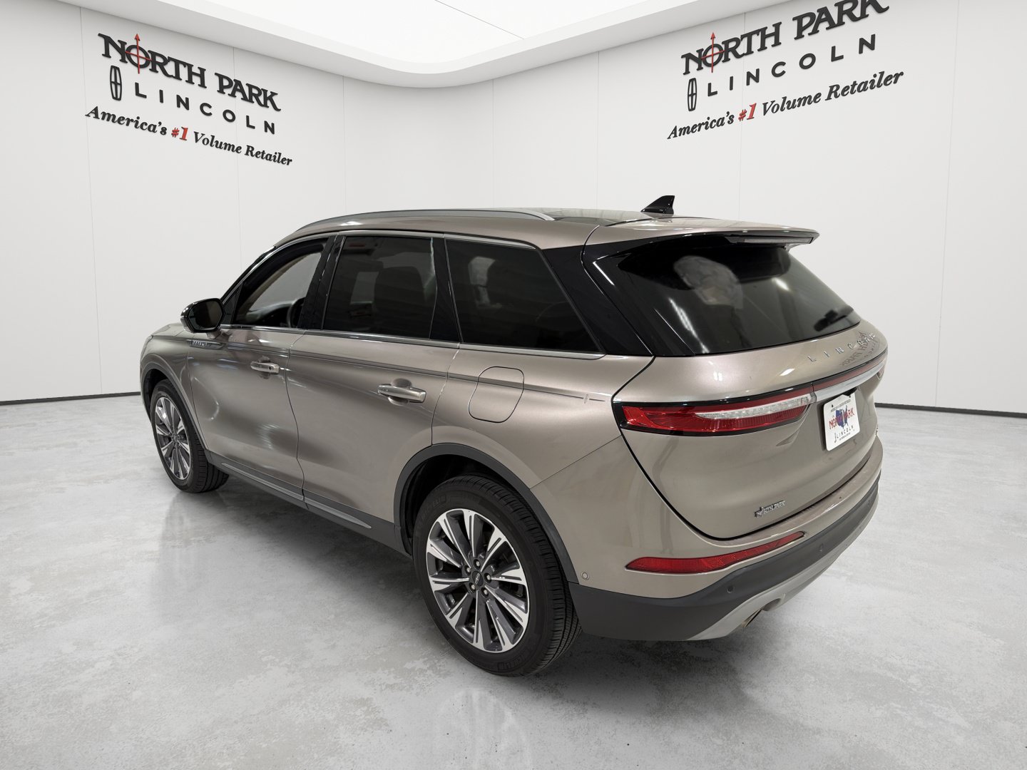 Used 2020 Lincoln Corsair Reserve w/ Equipment Group 201A AWD/4WD image 3