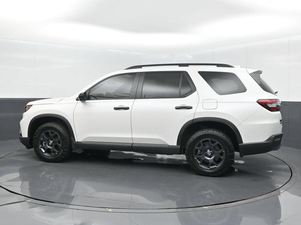 Certified 2025 Honda Pilot TrailSport image 4