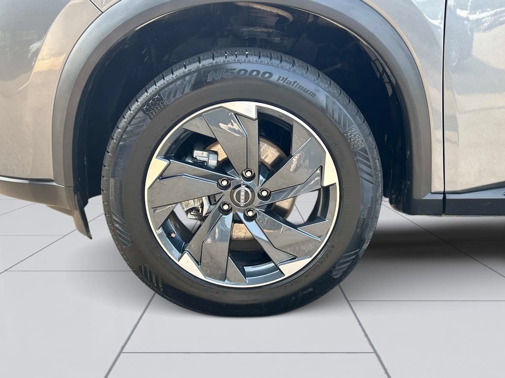 Used 2024 Nissan Rogue SV AWD/4WD image 9