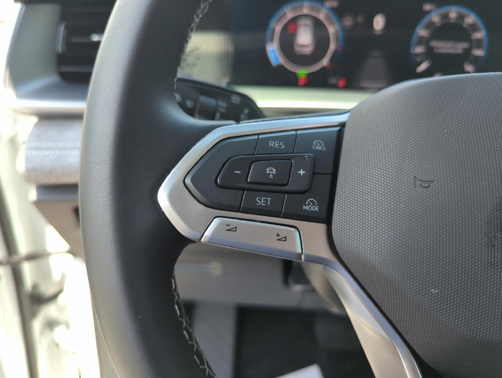 Used 2025 Volkswagen Tiguan S FWD image 41