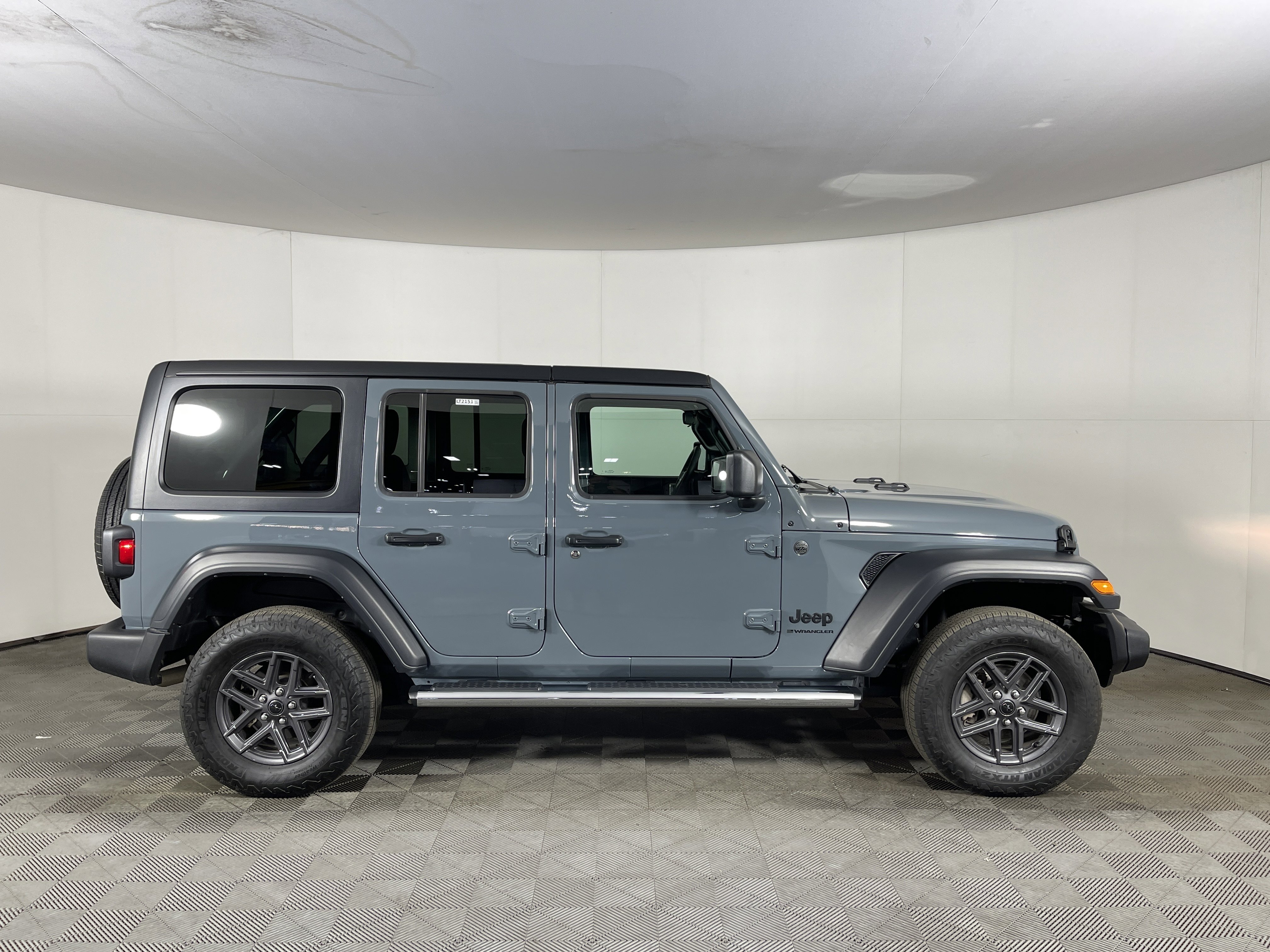 Used 2024 Jeep Wrangler Sport S image 5