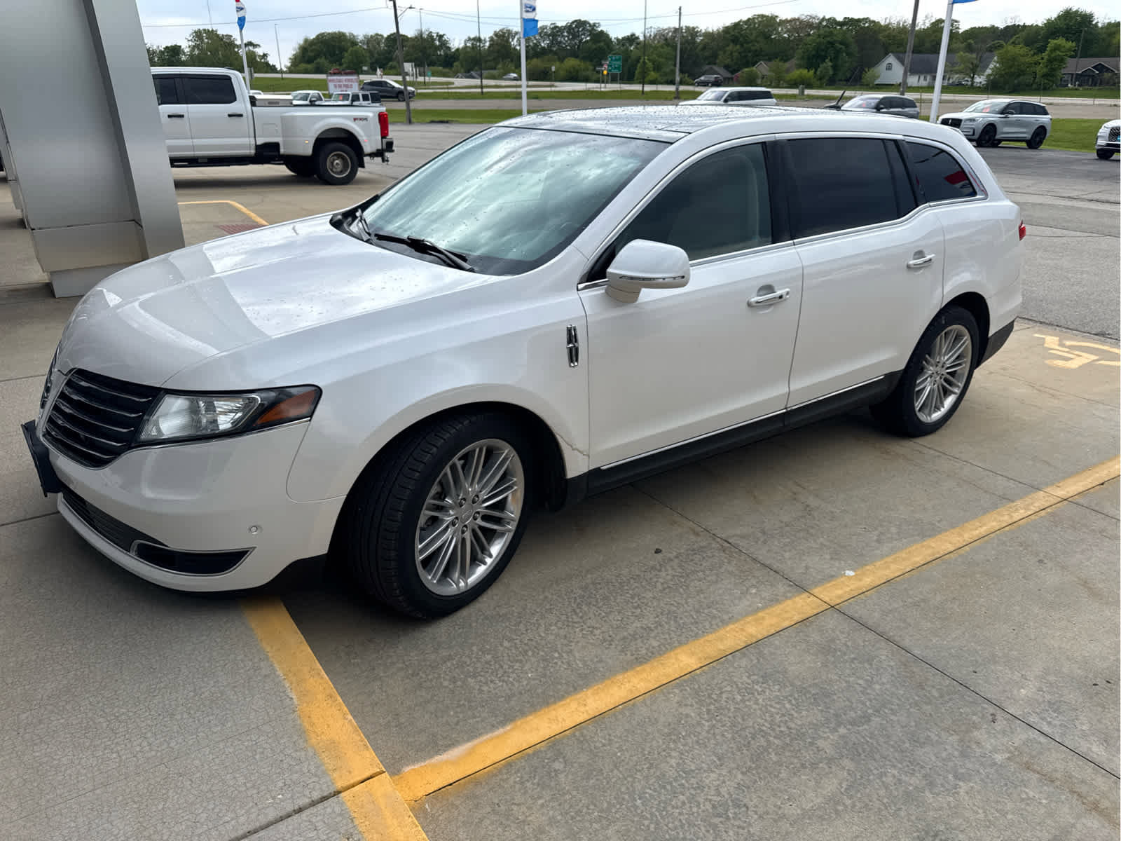 Used 2017 Lincoln MKT AWD w/ Technology Package image 1
