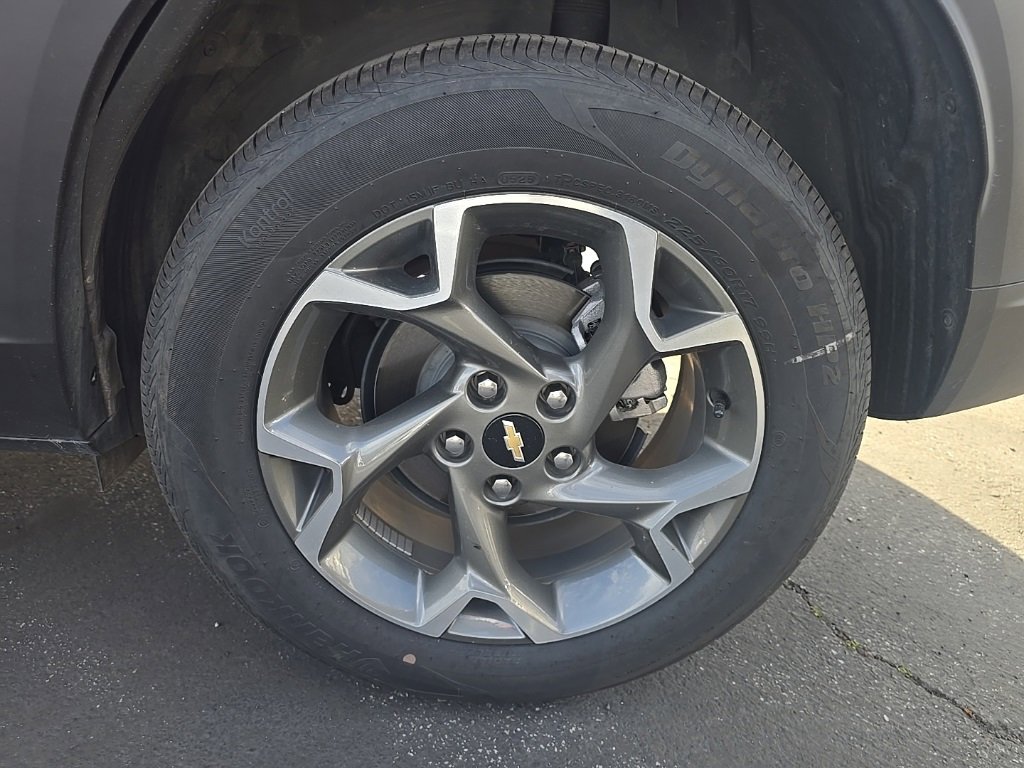 Used 2025 Chevrolet Trax LT w/ LT Convenience Package image 6