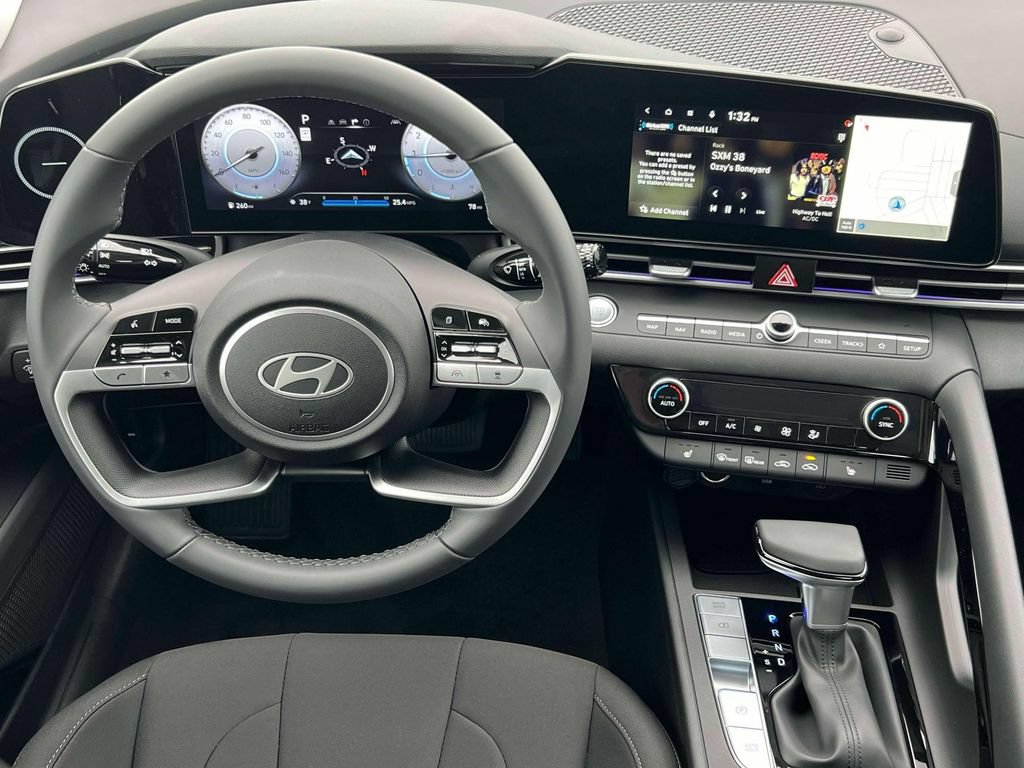 New 2025 Hyundai Elantra SEL FWD image 17