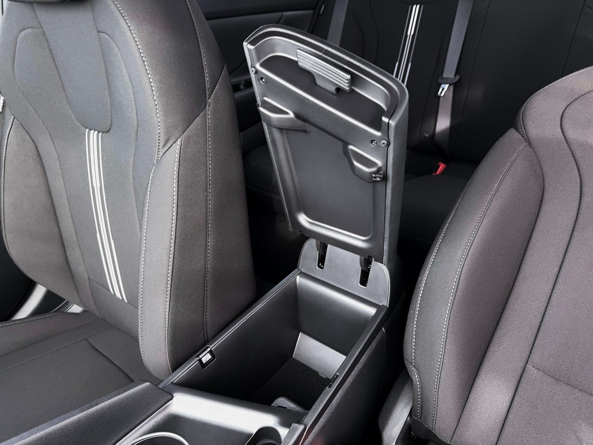 New 2026 Hyundai Elantra SEL Sport FWD image 18