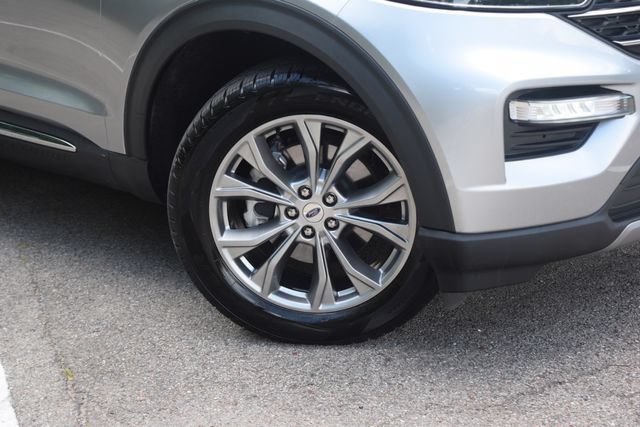Used 2022 Ford Explorer XLT w/ Equipment Group 202A AWD/4WD image 31