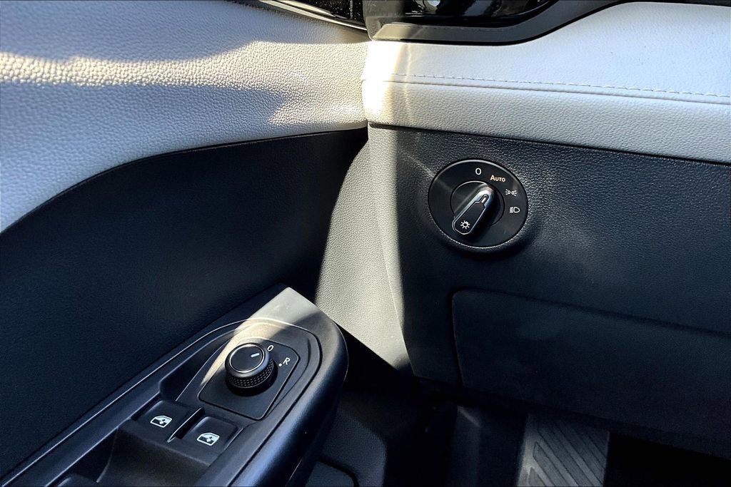 New 2026 Volkswagen Taos S image 14