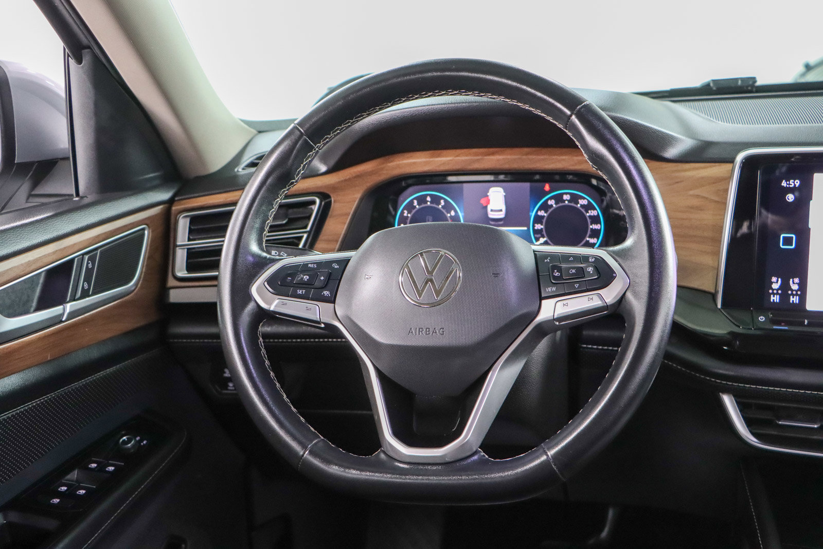 Used 2024 Volkswagen Atlas SE AWD/4WD image 12