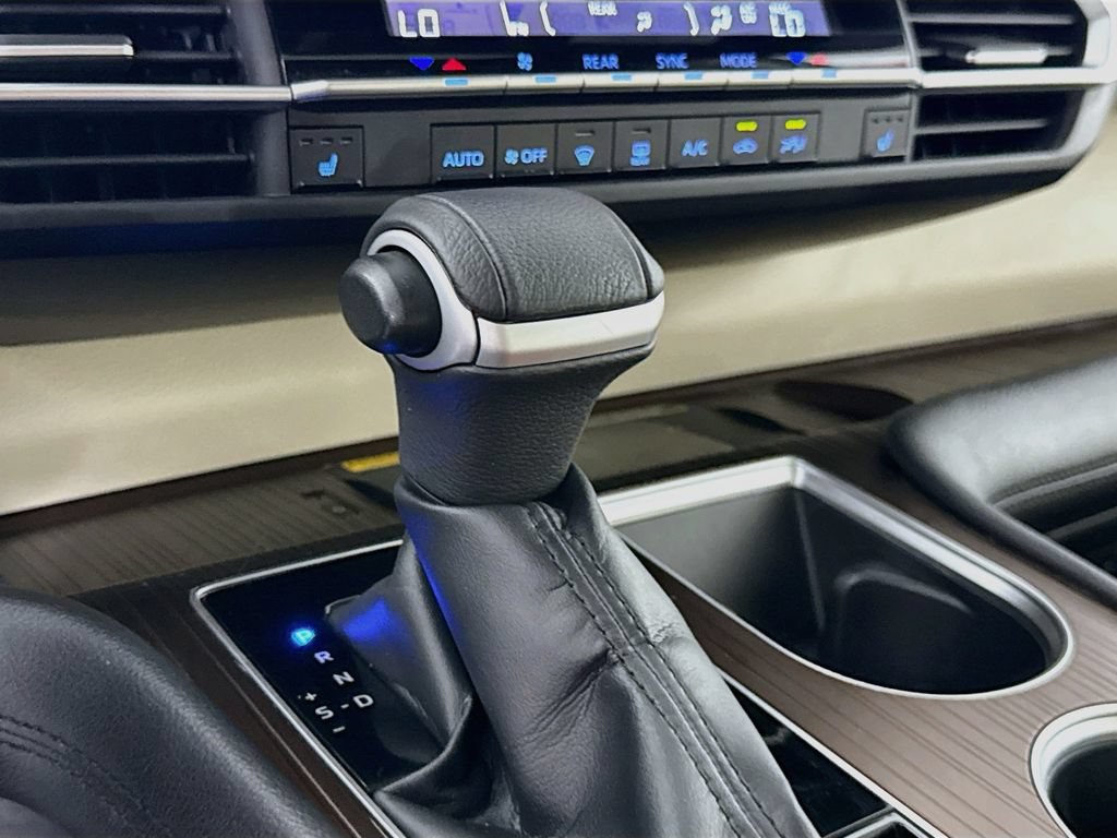 Certified 2022 Toyota Sienna XLE w/ XLE Plus Package FWD image 11
