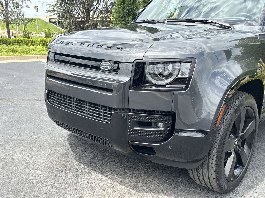 Certified 2024 Land Rover Defender 110 X-Dynamic SE AWD/4WD image 9