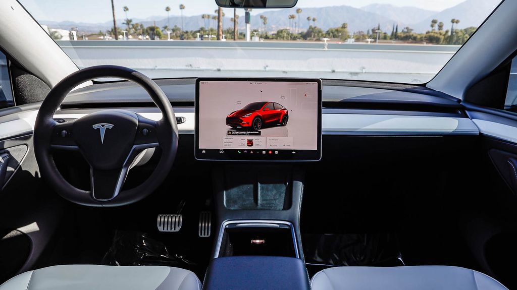 Used 2024 Tesla Model Y Performance image 14