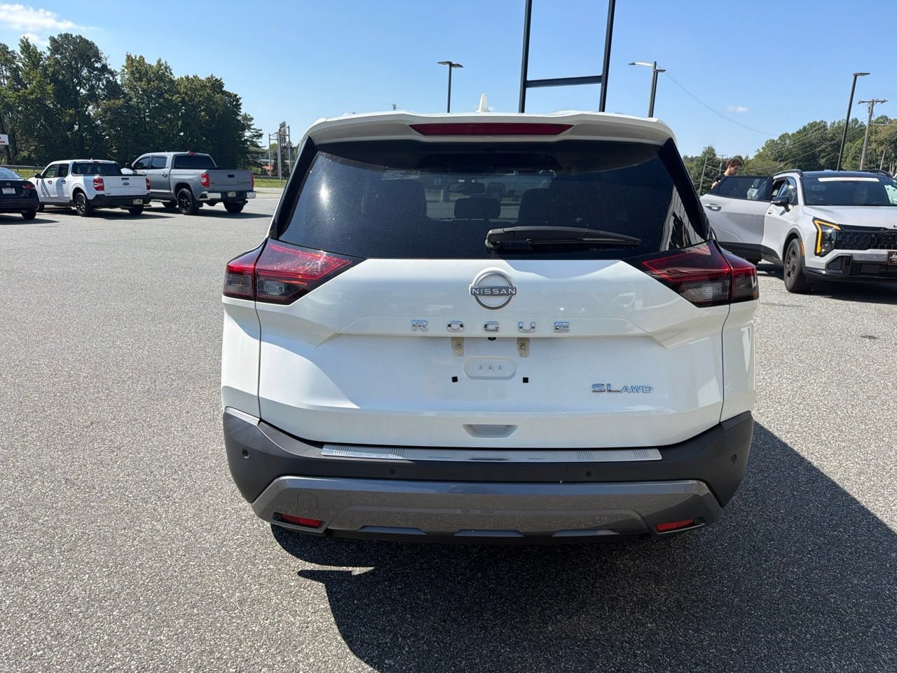 Used 2023 Nissan Rogue SL AWD/4WD image 8