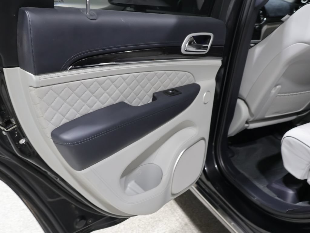Used 2021 Jeep Grand Cherokee Summit AWD/4WD image 19