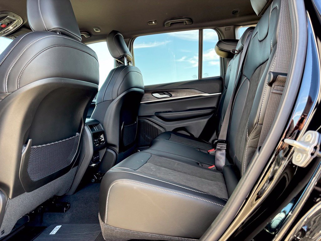 New 2027 Jeep Grand Cherokee 4WD image 24