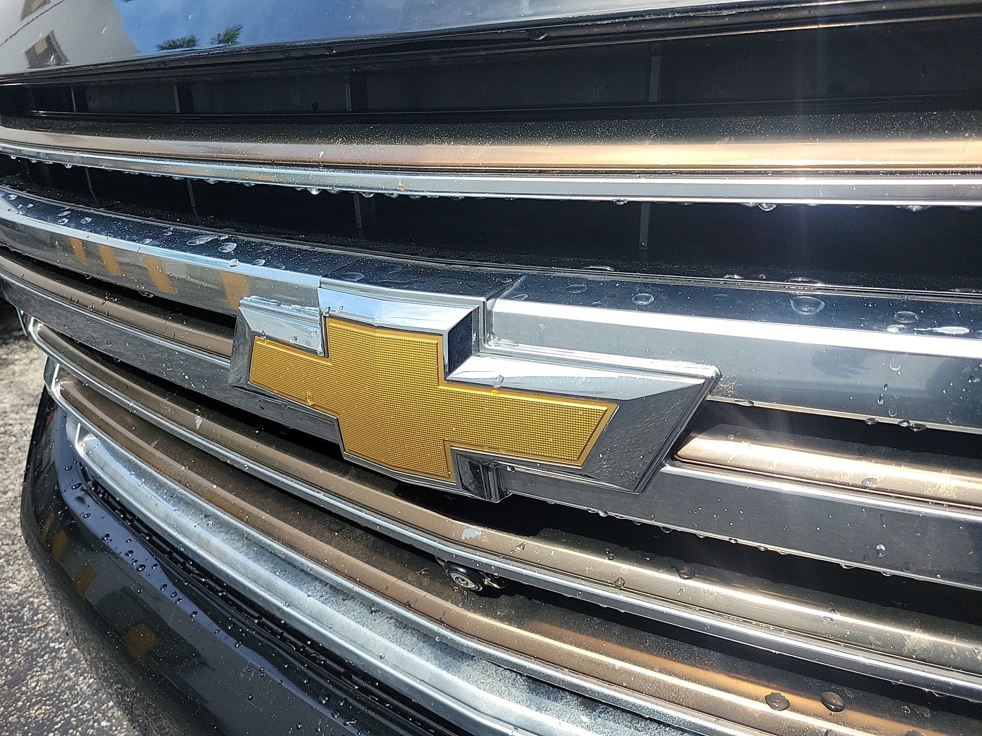 Used 2023 Chevrolet Suburban High Country RWD image 5