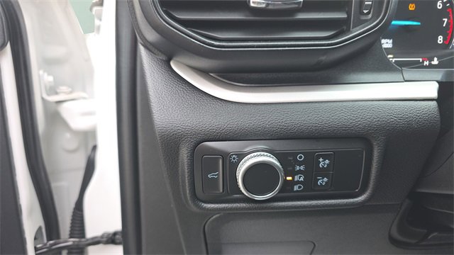 Used 2020 Ford Explorer XLT w/ Comfort Package image 25