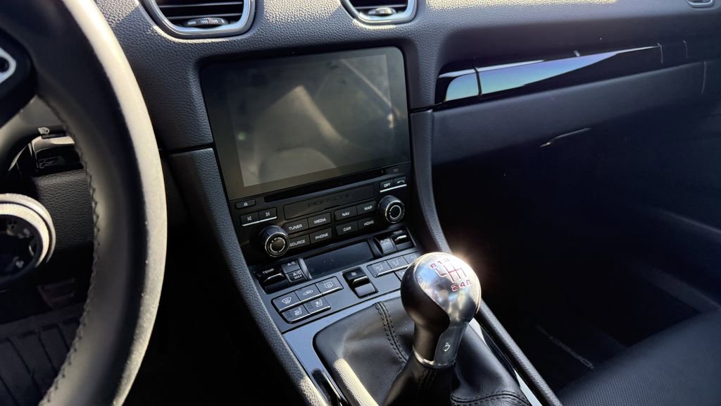 Used 2021 Porsche 718 Cayman RWD image 4