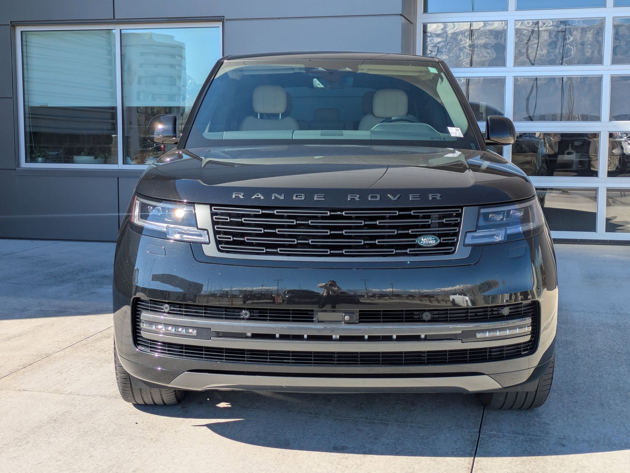 Certified 2024 Land Rover Range Rover SE image 2