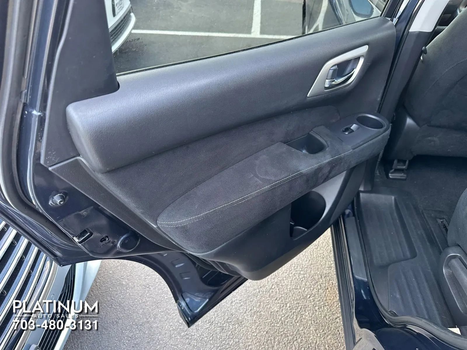 Used 2015 Nissan Pathfinder SV FWD image 15